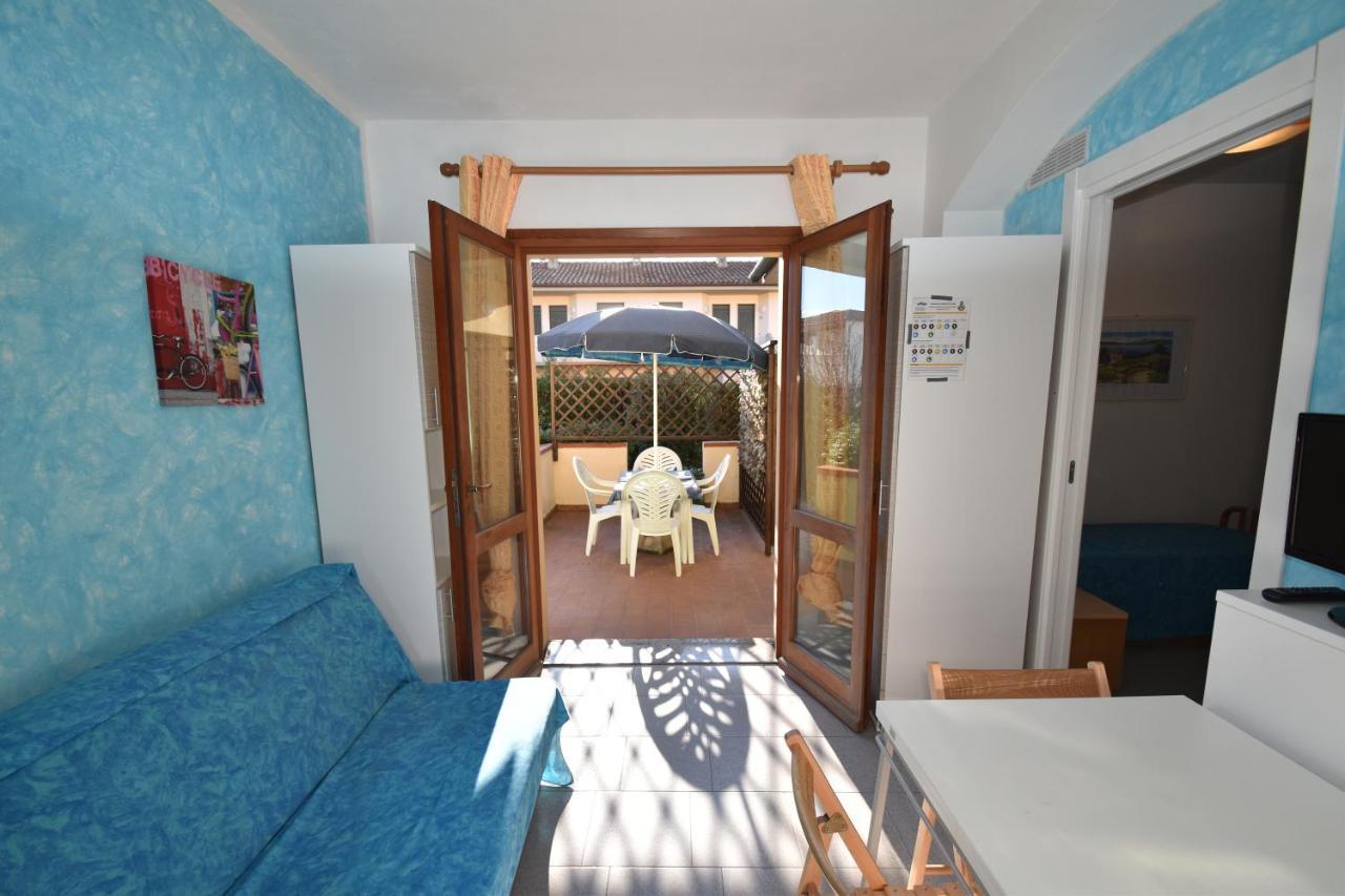 Appartamenti Sabbia - Zona Mare Con Terrazze, Clima, E Posti Auto Марина-ди-Кампо Экстерьер фото